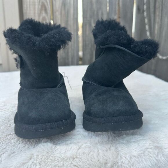 UGG Kids Classic Bailey Button II Black Ankle Boots Size 9 - Picture 4 of 9